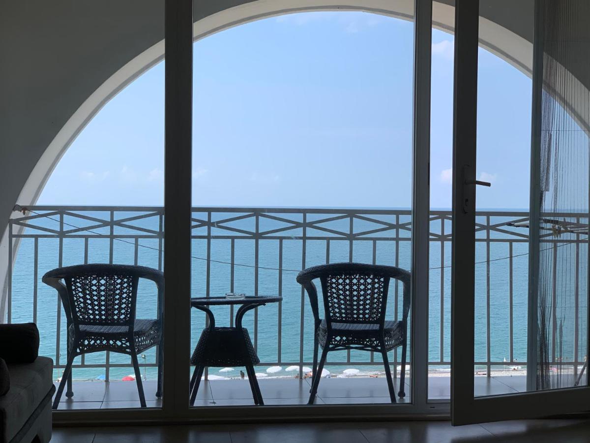 Apartment Magnolia Seaside Batumi Exteriör bild